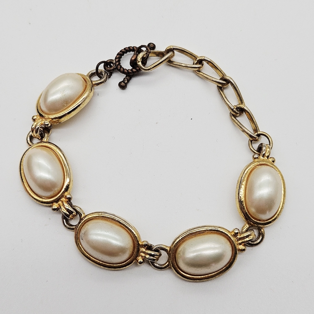 VINTAGE | Liz Claiborne faux pearl gold tone costume jewelry bracelet